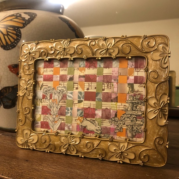 Handmade Paper Weave With Rabbit and Flower Illustrations in Flower Gold Frame - Picture 3 of 7